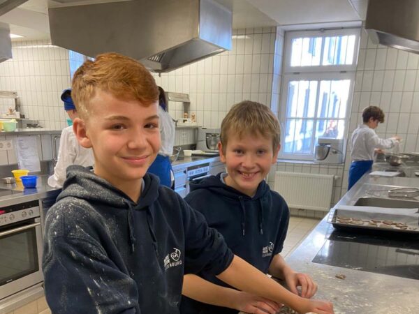 Kekse backen in der Ganztagsbetreuung